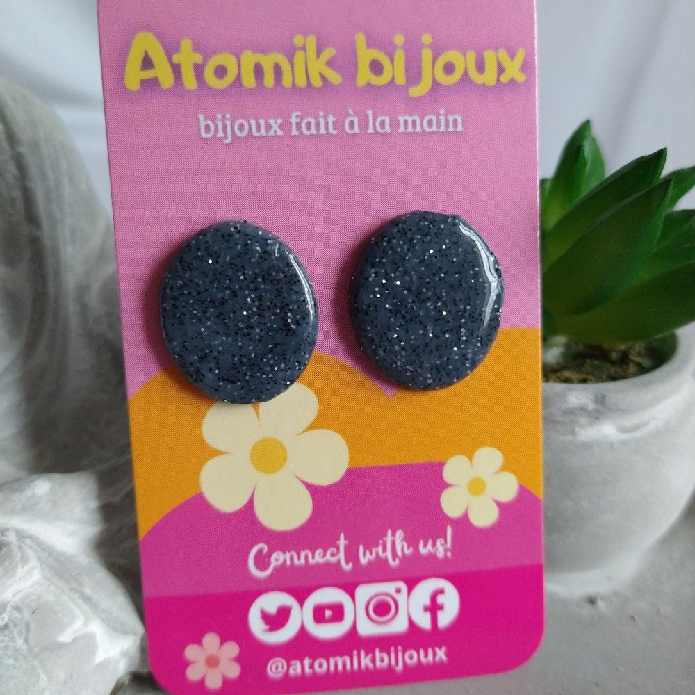 Boucles d’oreilles en argile polymère faites à la main. Handmade polymer clay